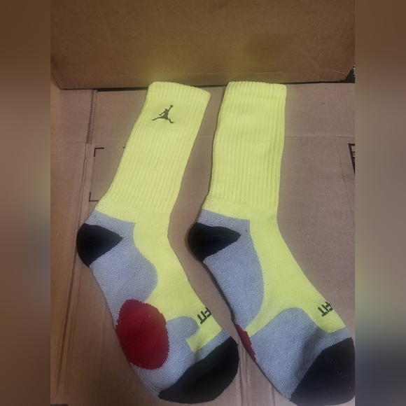 Jordan Retro Dri-fit Electric Yelllw Mid-Calf Socks Men Size 8-12 - Picture 2 of 8